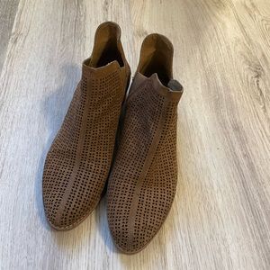 Vince Camuto women’s ankle booties